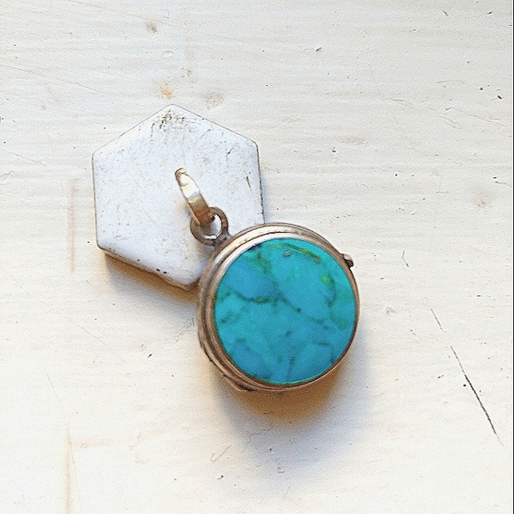 Jewelry - Small round circle faux turquoise sterling silver pendant locket photo charm